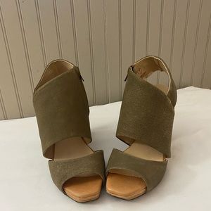 Farylrobin Ivy Green Wedge size 7